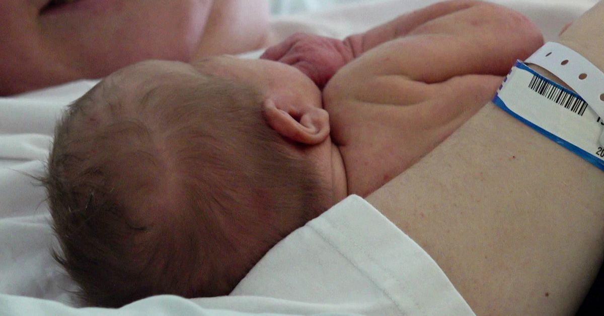 Födde på parkering då BB i Lycksele har stängt – politikern: ”Ovärdigt”