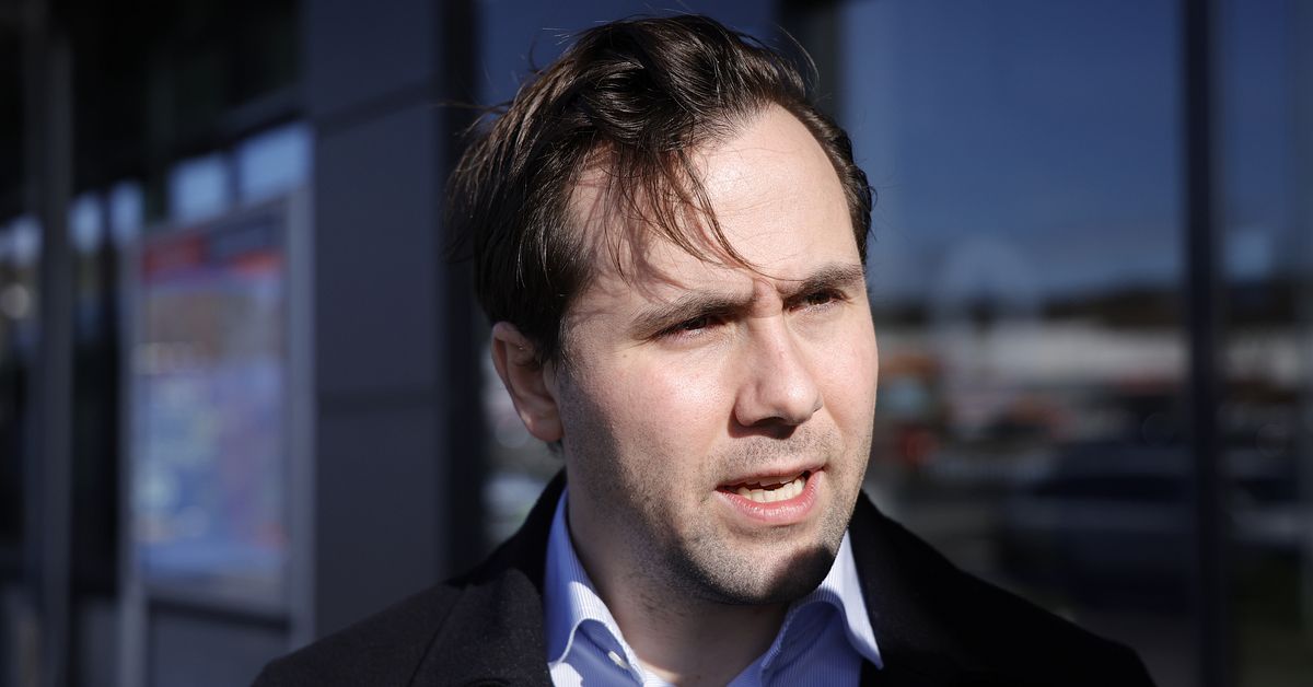 Svensk ambassad vill g&ouml;ra film &ndash; nobbas av Dousa