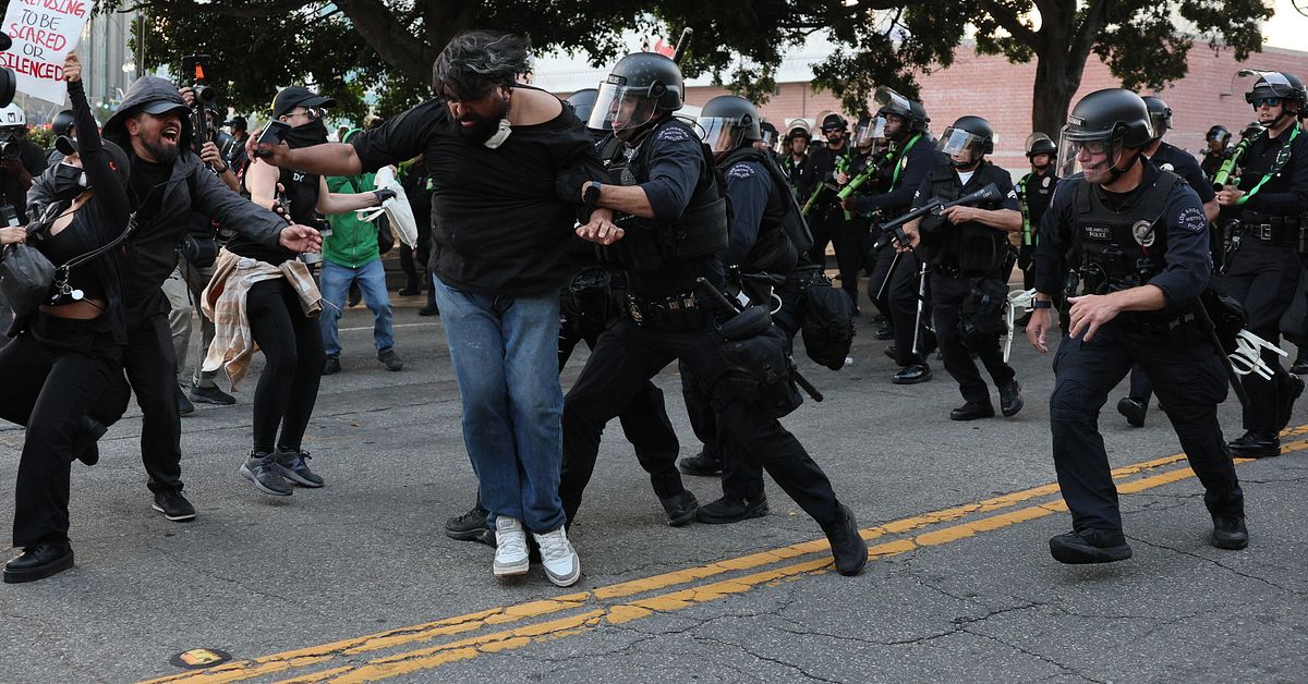 Utegångsförbud införs efter protesterna i Los Angeles