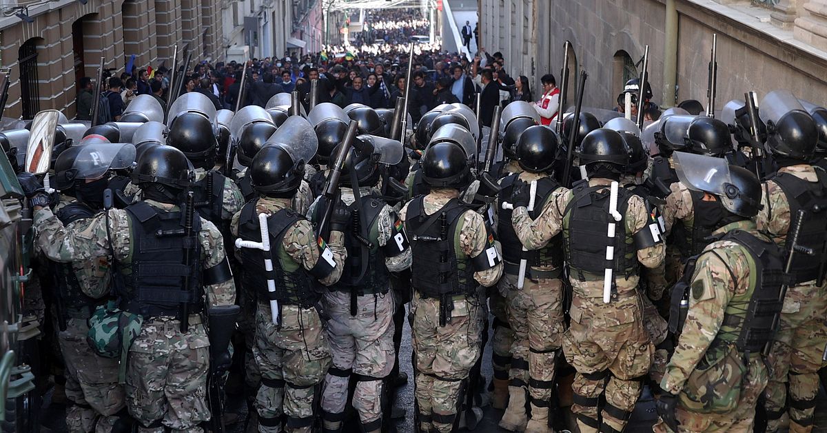 Coup attempt in Bolivia – Army storms presidential palace