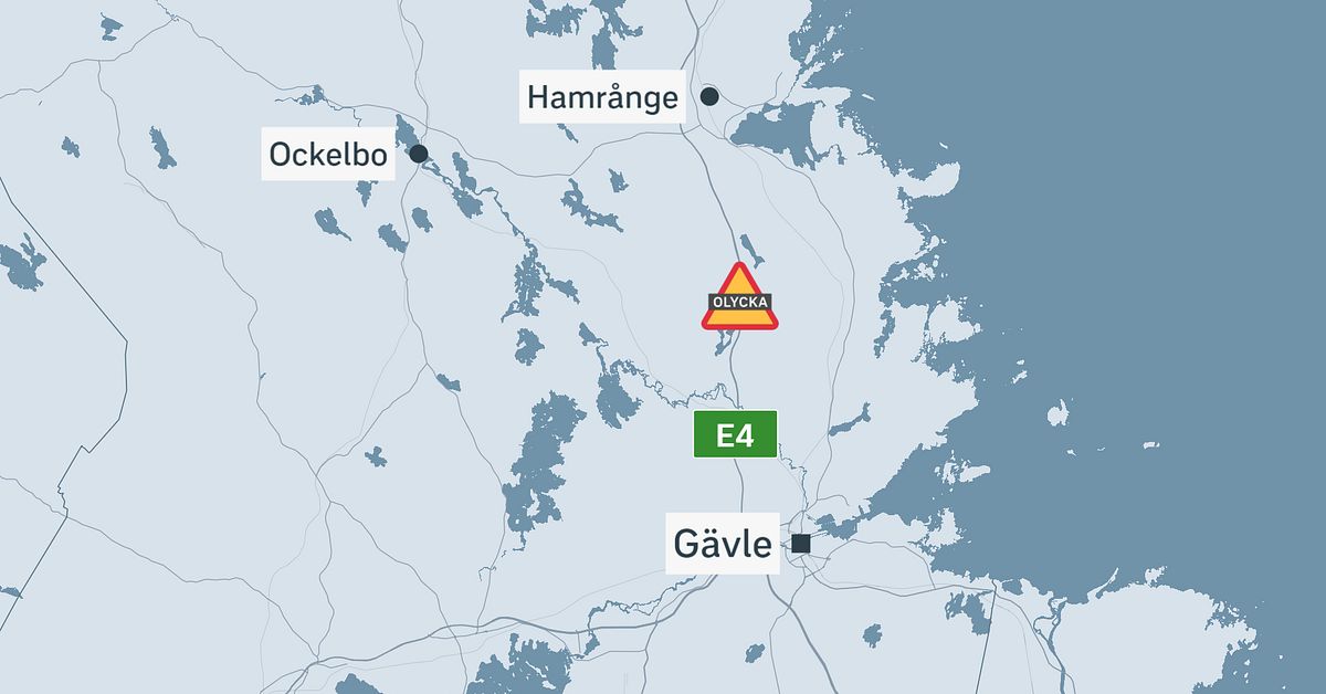 Lastbil i diket blockerar E4 vid Hagsta