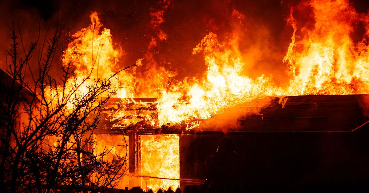 Brand i kolonistuga &ndash; stor r&ouml;kpelare syntes &ouml;ver Huskvarna