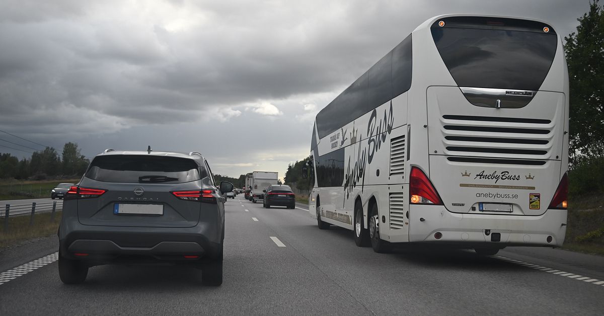 Stillast&aring;ende lastbil stoppade trafiken p&aring; E4