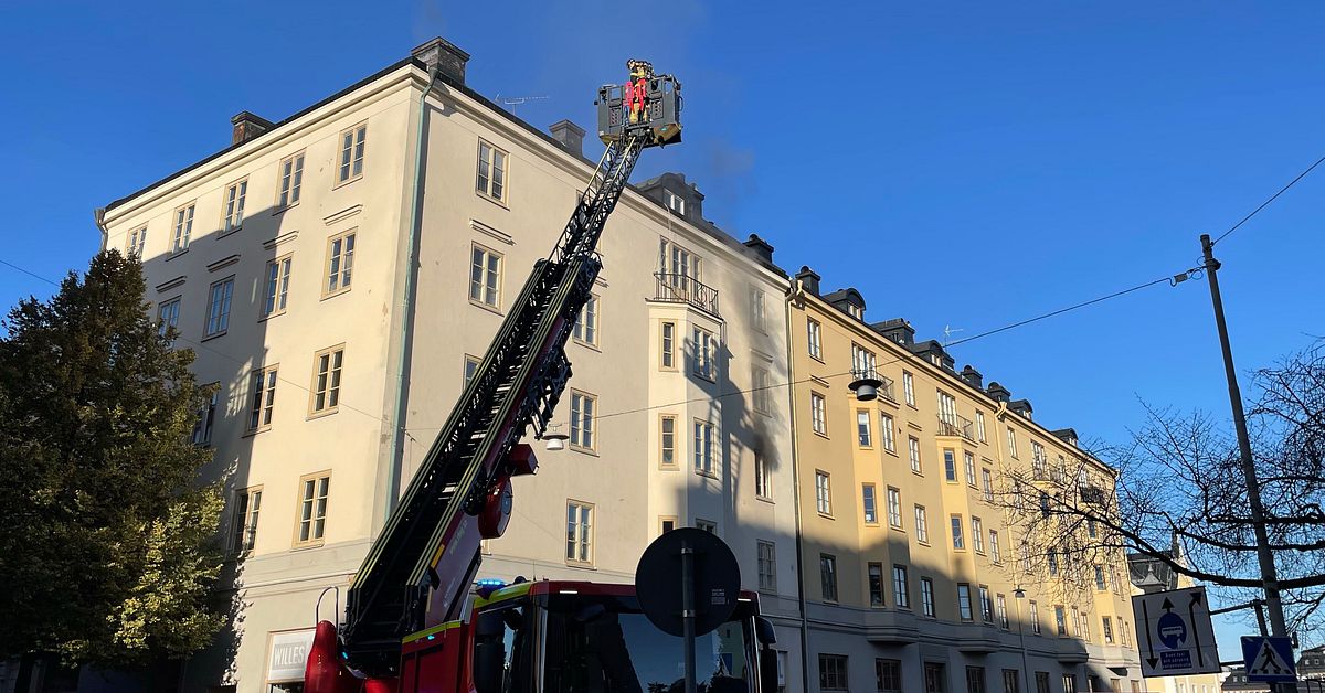Kraftig r&ouml;kutveckling fr&aring;n flerbostadshus i Norrk&ouml;ping