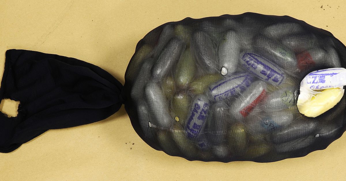 Stoppades med kokain och heroin för 17 miljoner i väskan