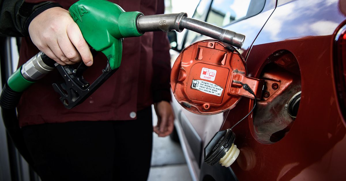 Lägsta bensinpriset på ett år – även diesel billigare
