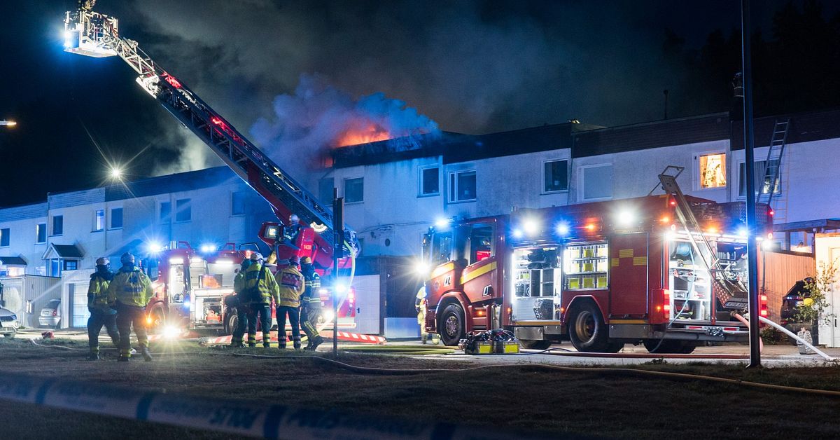 Brand i radhuslänga i Huddinge