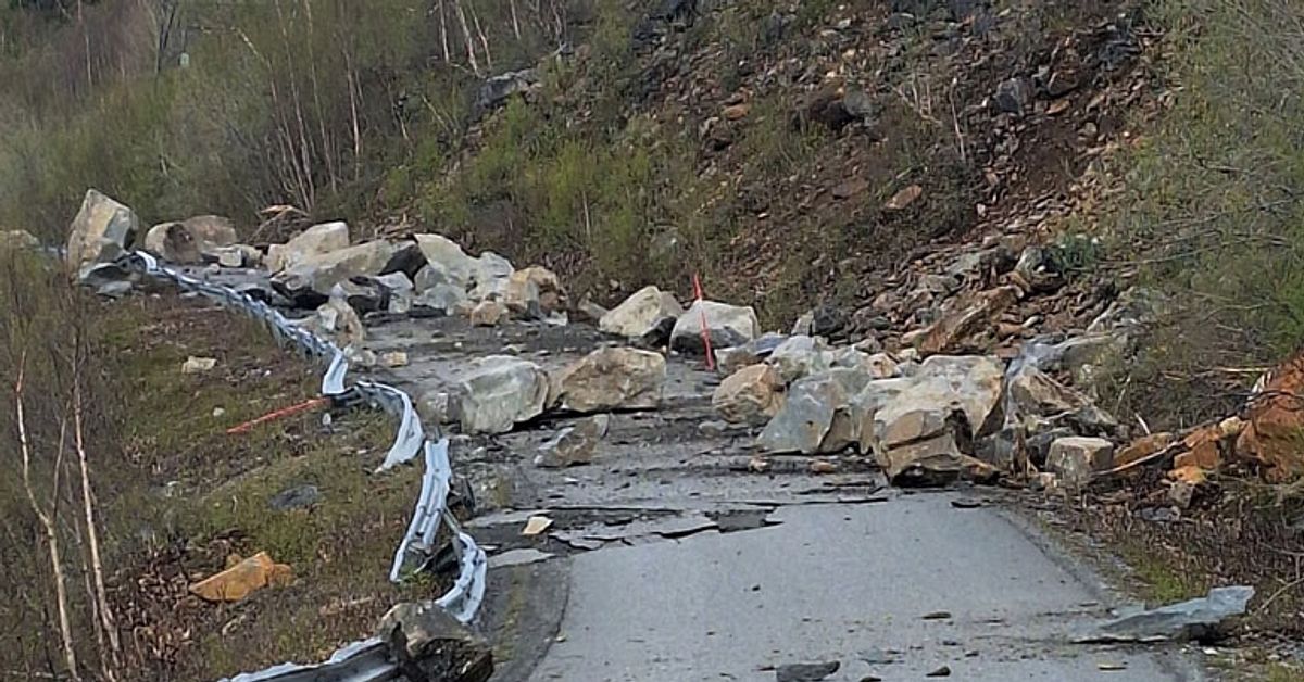 Kraftigt stenras i Stora sj&ouml;fallet &ndash; v&auml;gen vid Suorva avst&auml;ngd