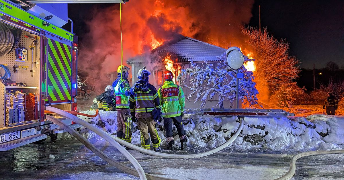 Kraftig brand i villa utanför Karlskrona