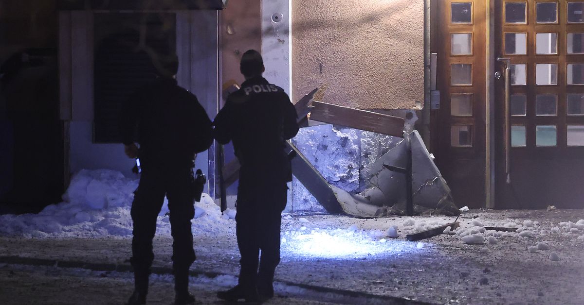 Explosion i Fagersjö i södra Stockholm | SVT Nyheter