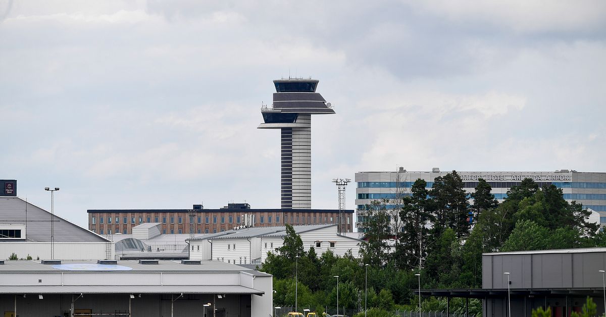 Drönare vid Arlanda flygplats | SVT Nyheter