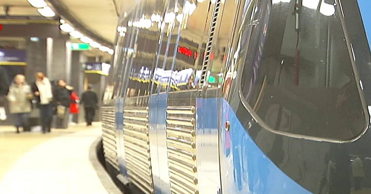 Tåg utan förare på röda linjen | SVT Nyheter