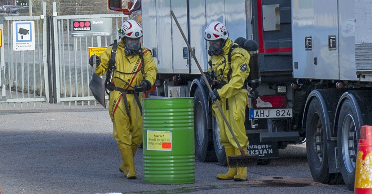 Läckage av frätande medel vid fabriken | SVT Nyheter