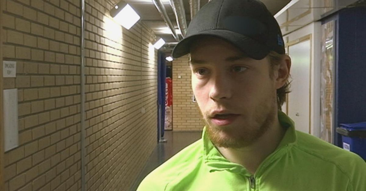 Forwarden Filip Sandberg återvänder till HV71 SVT Nyheter