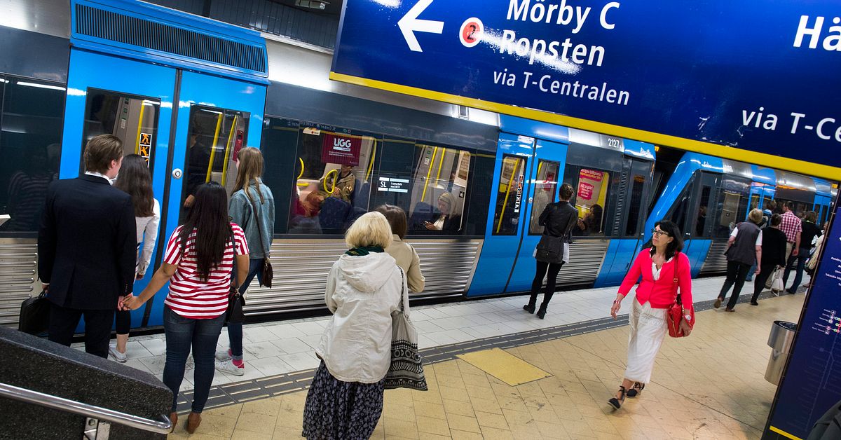 Röda linjen avstängd mellan T-centralen-Slussen | SVT Nyheter