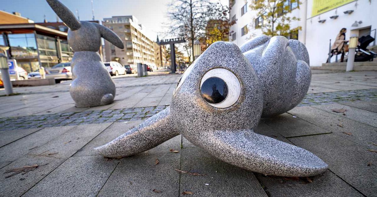 Plyajdagi kabinaning yashirin kamera tasvirlarini onlayn tomosha qiling