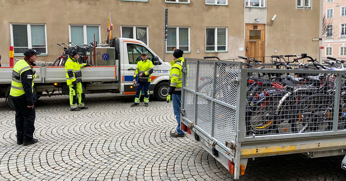 Här julstädas gatorna på övergivna cyklar