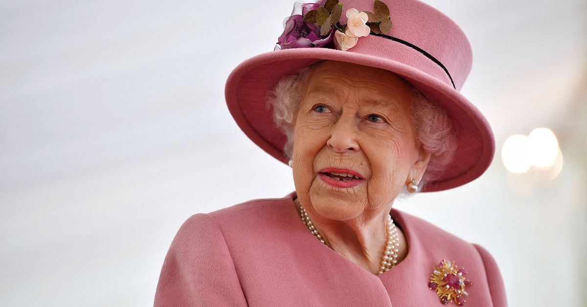 Joja erkakning anusini yalab, unga barmogini solib qoyadi