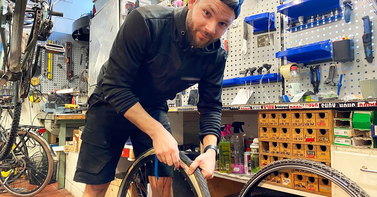 Rusning till cykelverkstaden när vintern slår till ”Många som vill byta till dubbdäck” SVT