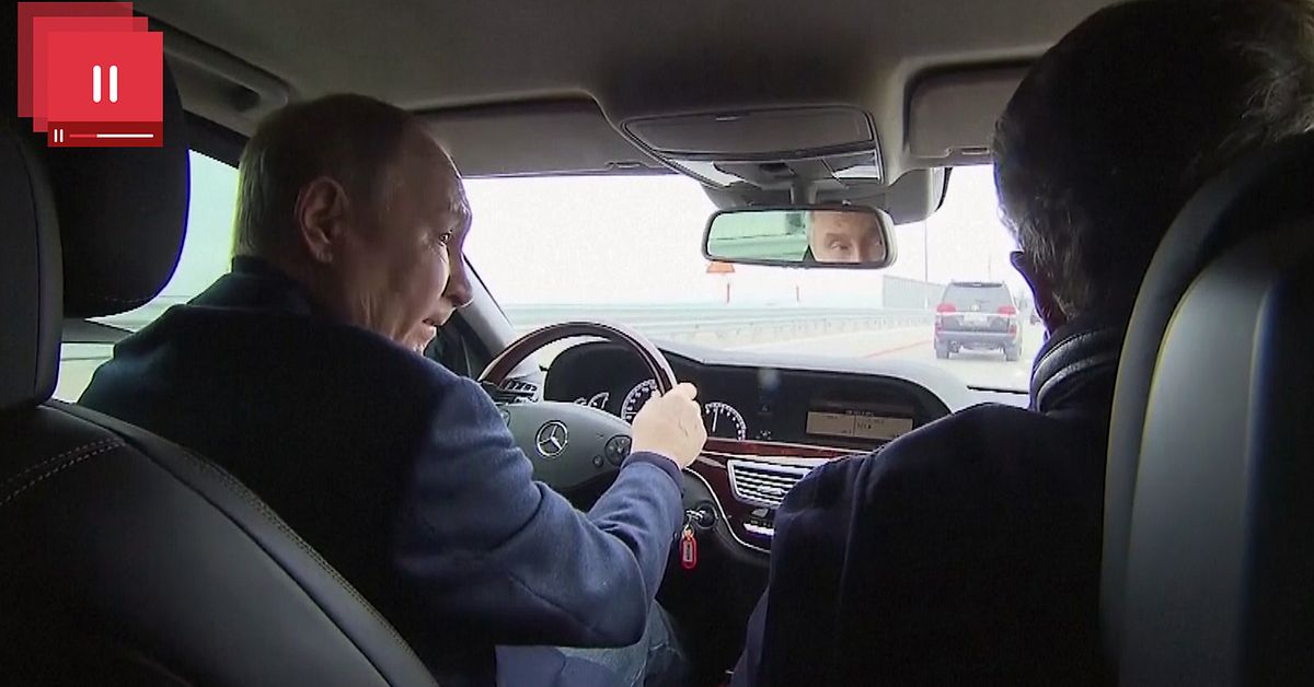 Här kör Putin en Mercedes över Krimbron: ”Ett försök att höja moralen ...