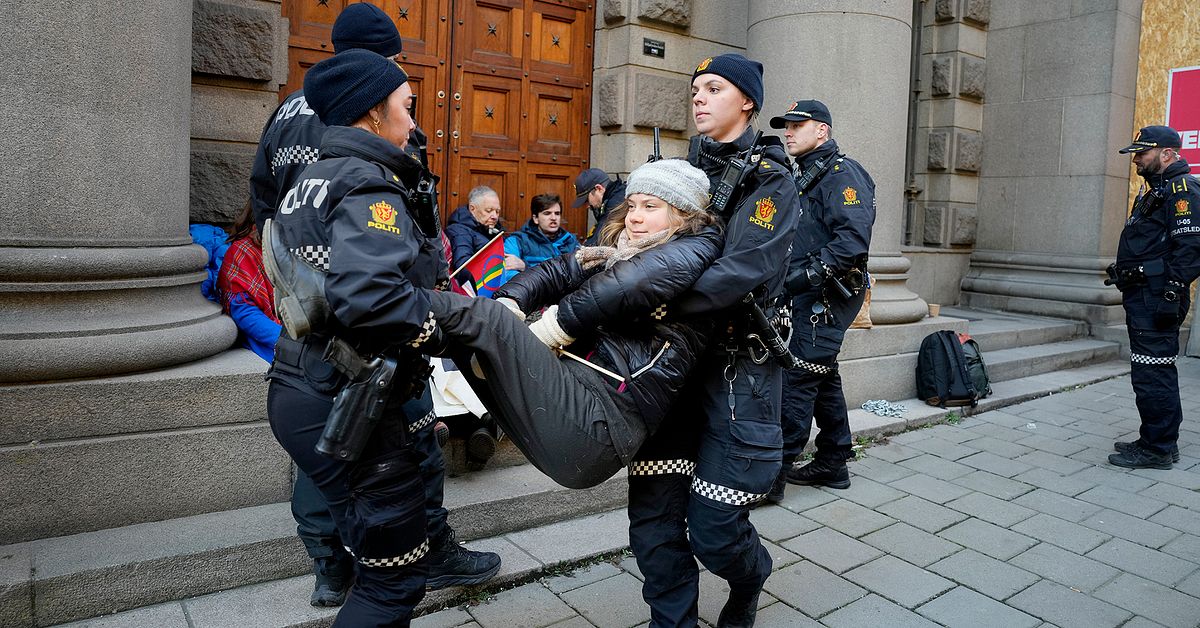 Demonstrasjoner spredte seg til Oslo: aktivister blir tatt bort av politiet