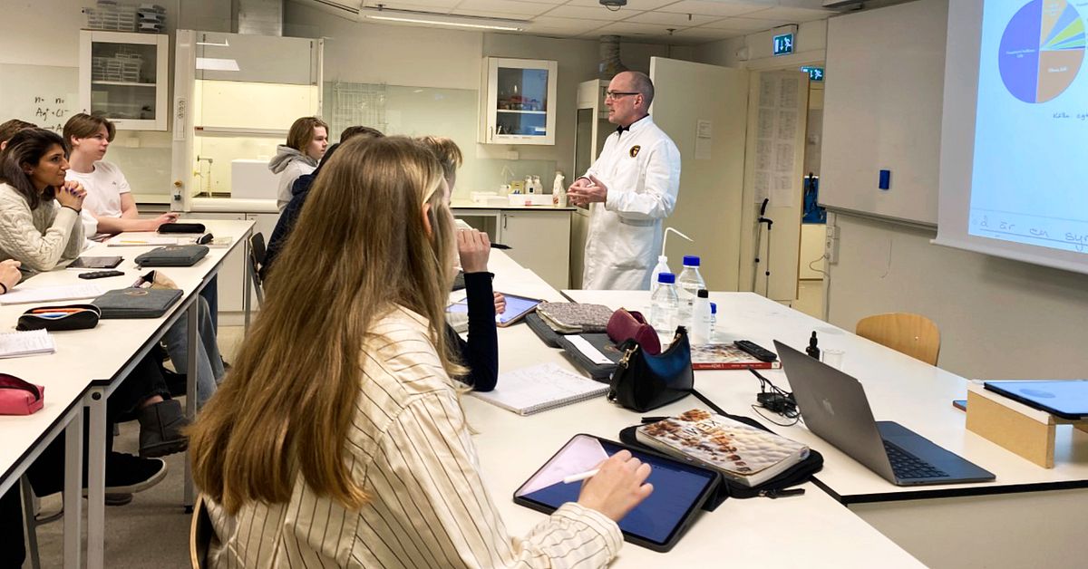 Kemiläraren Jonas i prisas av Kungliga vetenskapsakademin SVT Nyheter