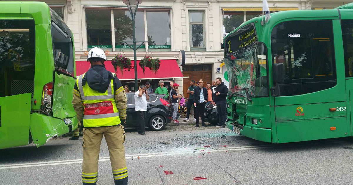 Bussar i krock i centrala Malmö | SVT Nyheter
