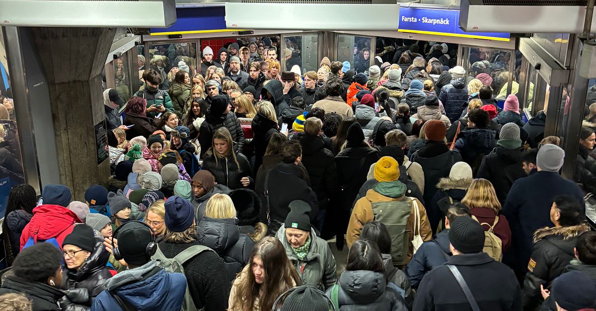 Stora st&ouml;rningar p&aring; tunnelbanans gr&ouml;na linje efter r&auml;lsbrott