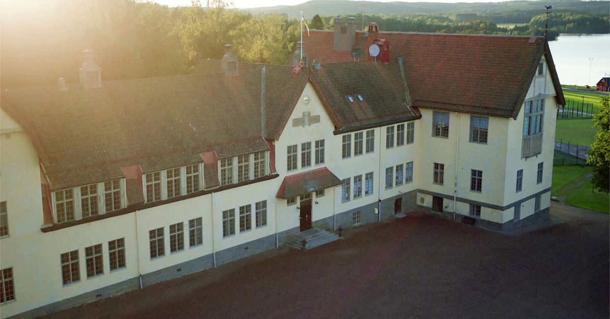 Hovr&auml;tten fastst&auml;ller domen mot fyra Lundsbergselever