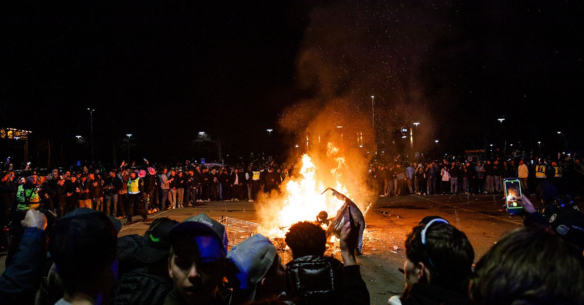 Husvagn b&ouml;rjade brinna &ndash; mitt bland tusentals unga