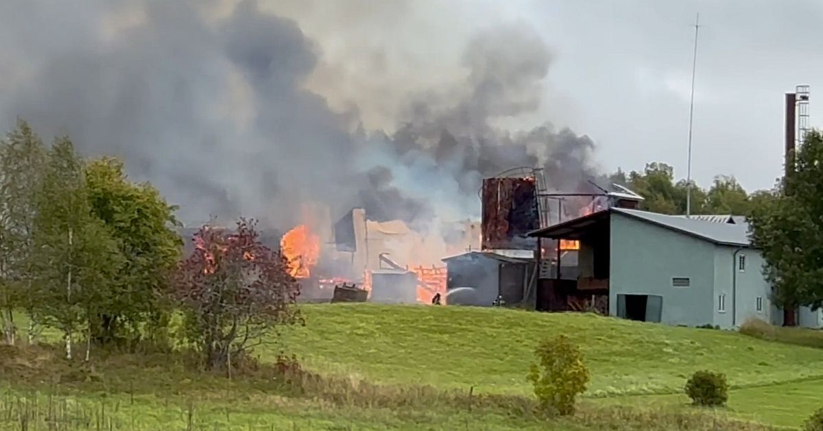 Kraftig brand i sp&aring;nlager i Eda kommun