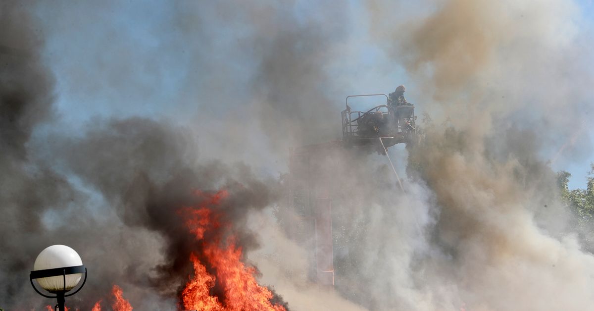 Fullt utvecklad l&auml;genhetsbrand i M&auml;rsta