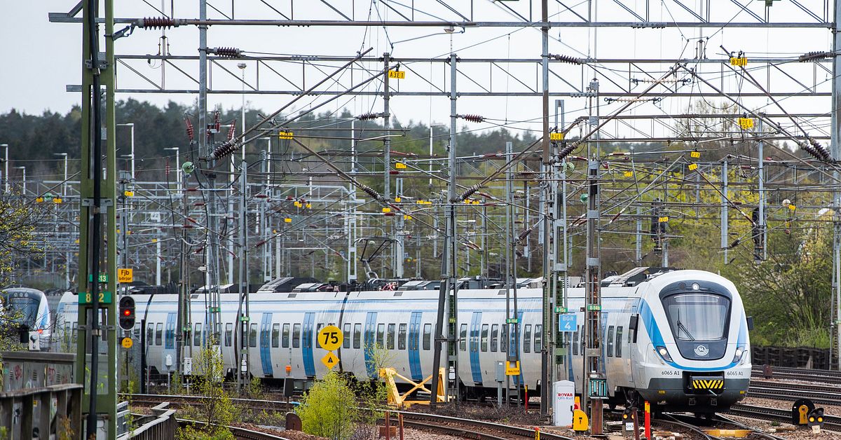 Pendelt&aring;gstrafiken avst&auml;ngd &ndash; bussar ers&auml;tter i sommar