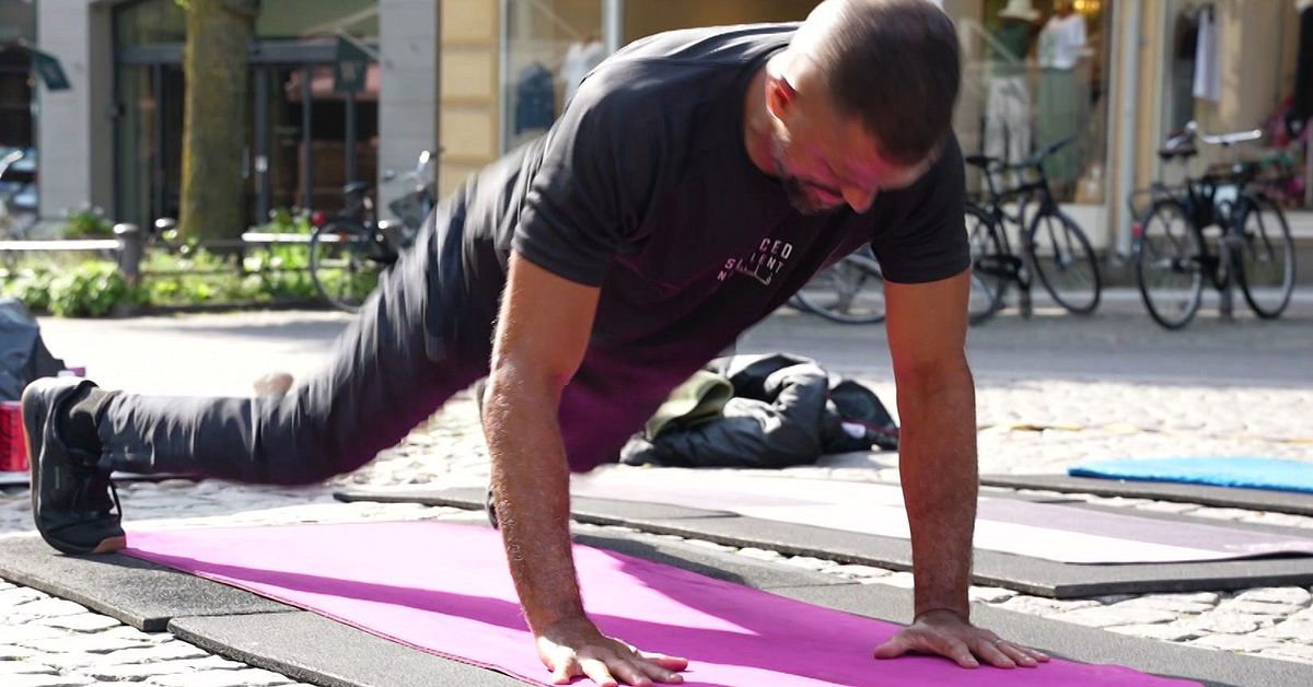 Burpees på Stortorget: Så här samlar vi in pengar till Gaza och gör skillnad!