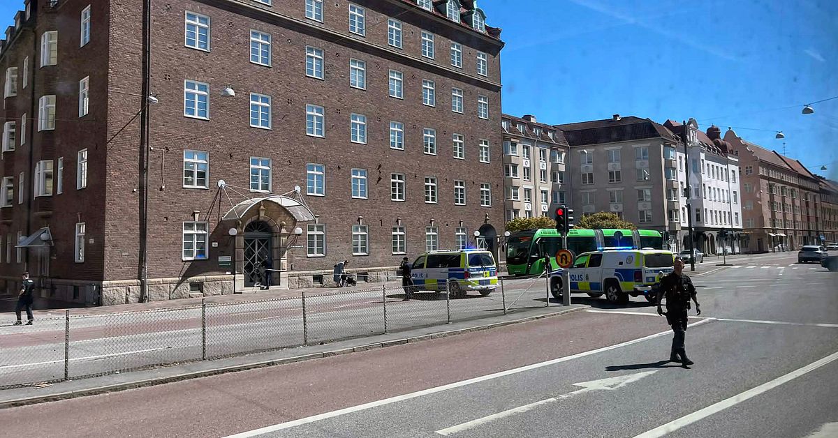 Uppgifter: Handgranat inkastad i trapphus i Malm&ouml; &ndash; boende inryms
