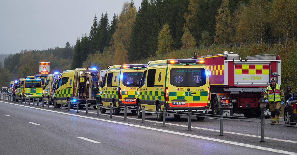 Bussolycka p&aring; v&auml;g 25 mellan V&auml;xj&ouml; och Alvesta