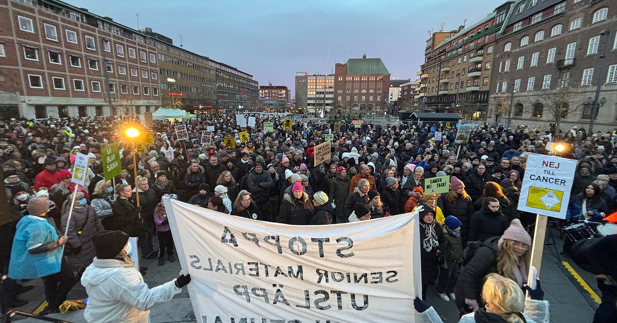 Stor demonstration mot Senior Materials användning av metylenklorid i Eskilstuna