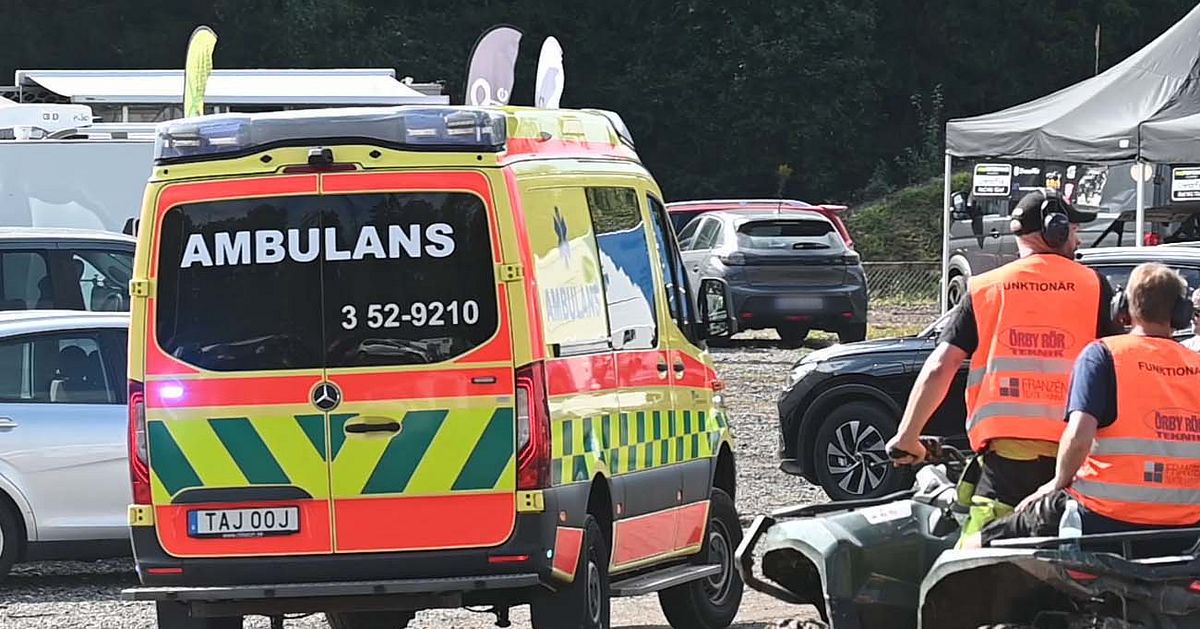 Två till sjukhus efter krasch på motorbanan i Skene