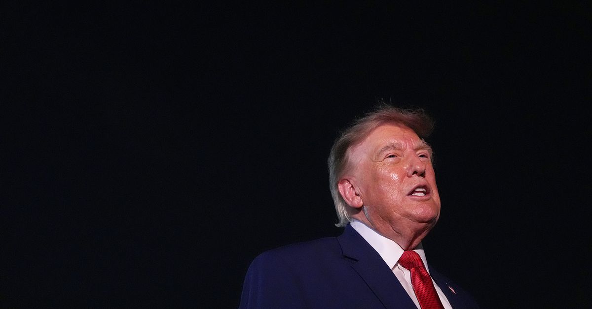 Trump bekr&auml;ftar flygbyte efter hot