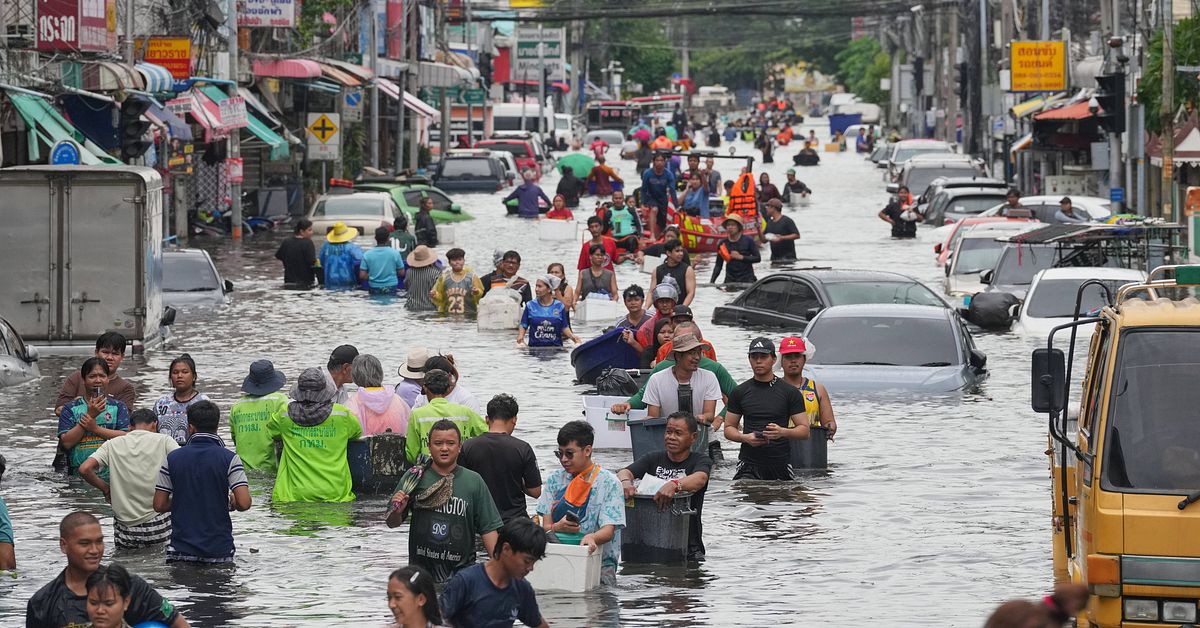 &Ouml;ver 20 d&ouml;da i vattenmassorna i Bangkok