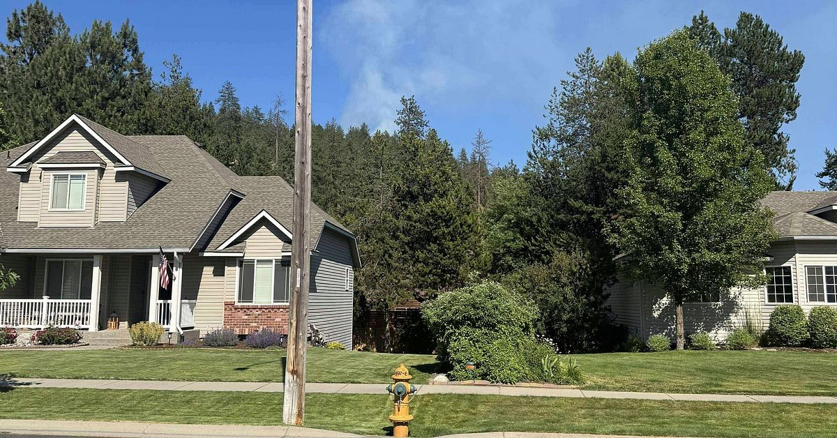 Brandmän beskjutna i USA – två döda