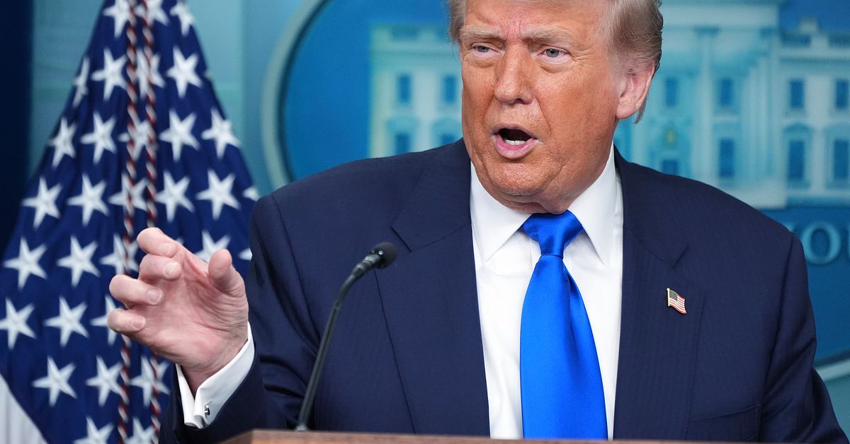 Försök att stoppa Trump efter Iranattack avvisas