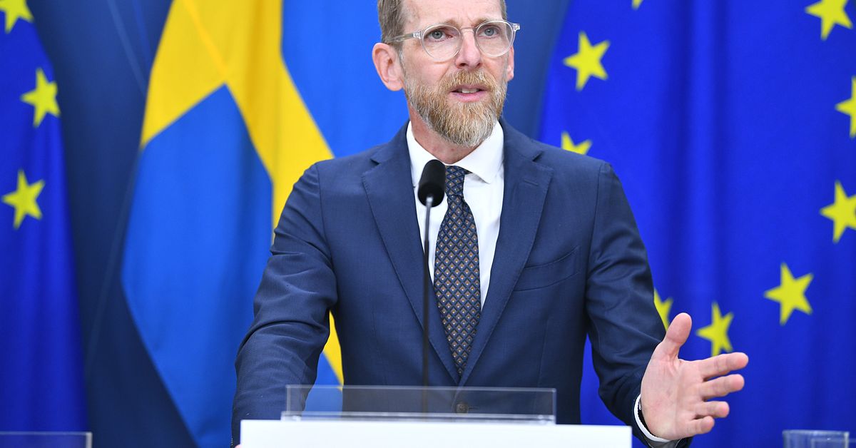 Regeringen: Slopa krogarnas matkrav nästa sommar