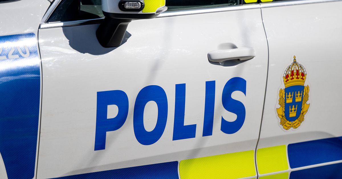 Man d&ouml;d efter fall fr&aring;n tredje v&aring;ningen &ndash; utreds som mord