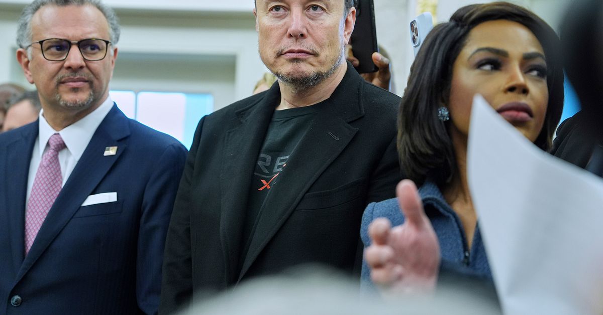 Musk slutar arbeta för Trump