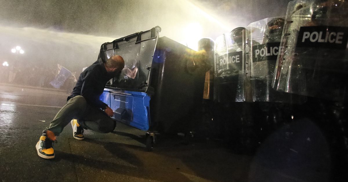 Efter jätteprotester: Georgisk opposition förbjuds