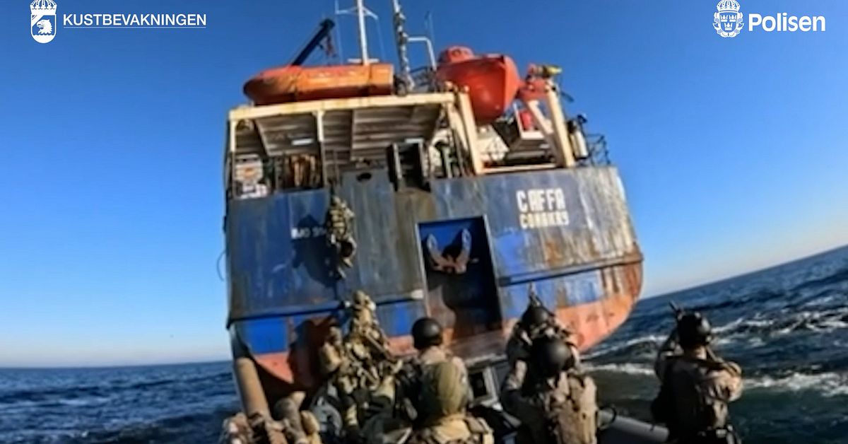 Rysk bef&auml;lhavare fr&aring;n bordade fartyget Caffa beg&auml;rs h&auml;ktad