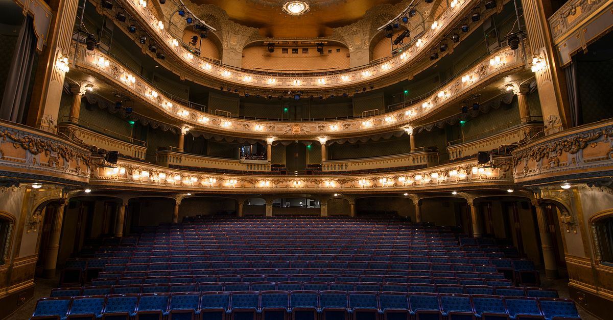 Klimataktivist avbr&ouml;t f&ouml;rest&auml;llning p&aring; Dramaten