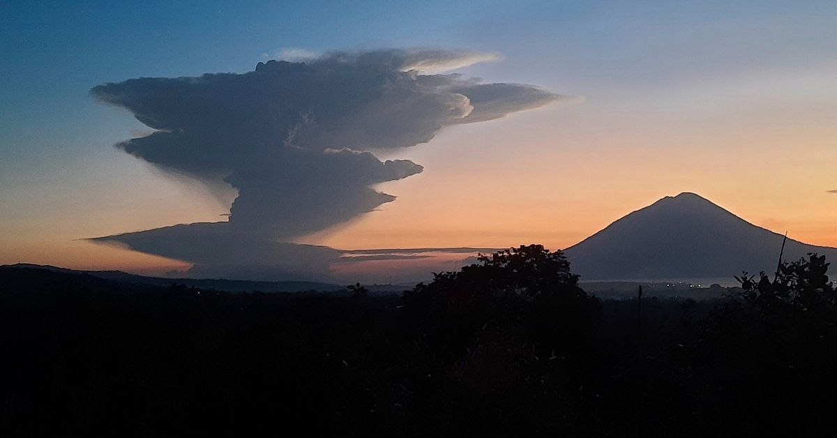 Vulkanutbrott stoppar flyg på Bali