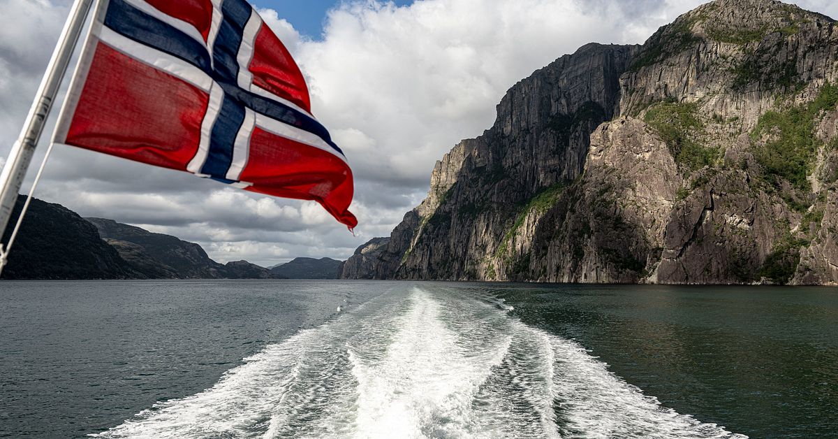 Extremsportare död efter hopp från berg i Norge